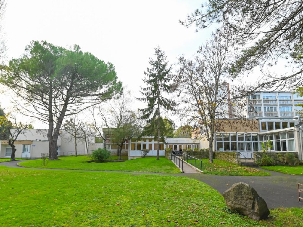 ehpad-arvi-domaine-de-rompsay_featured_image-1
