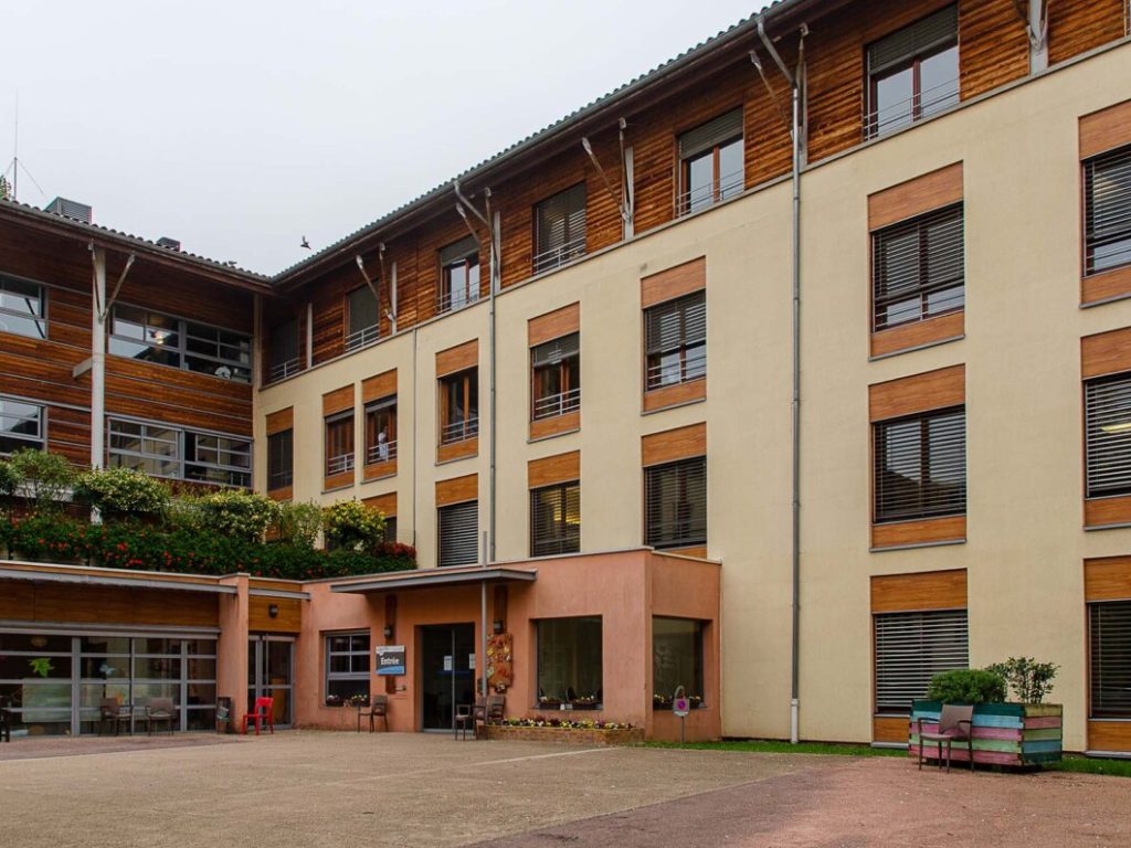 ehpad-centre-hospitalier-de-pont-de-veyle_featured_image-1