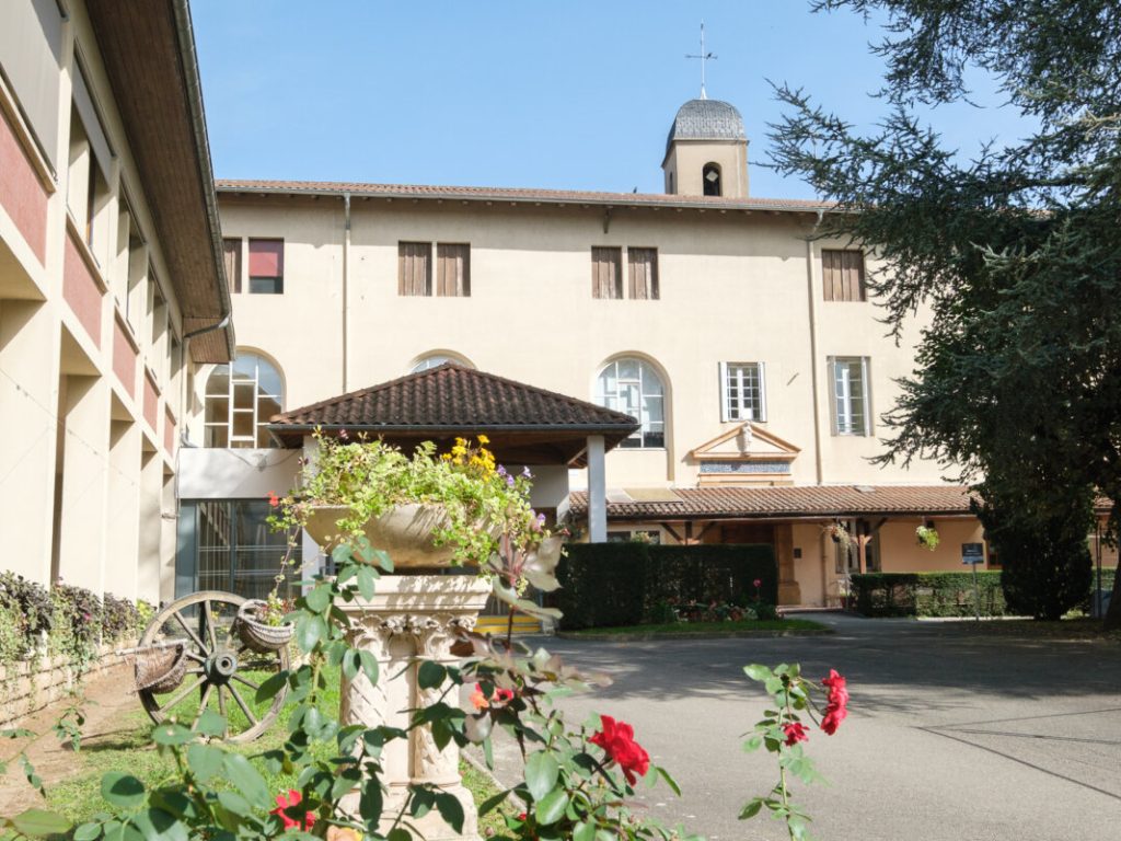 ehpad-centre-hospitalier-de-thoissey_featured_image-1