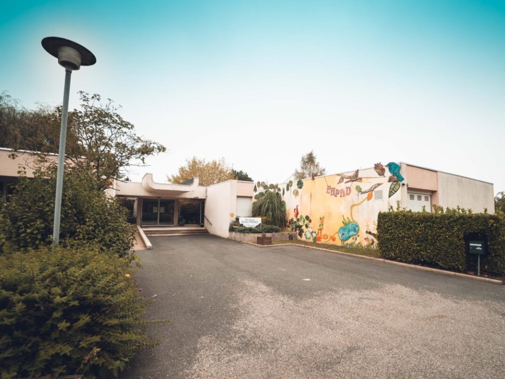 ehpad-de-saint-trivier-de-courtes-residence-docteur-perret_featured_image-1