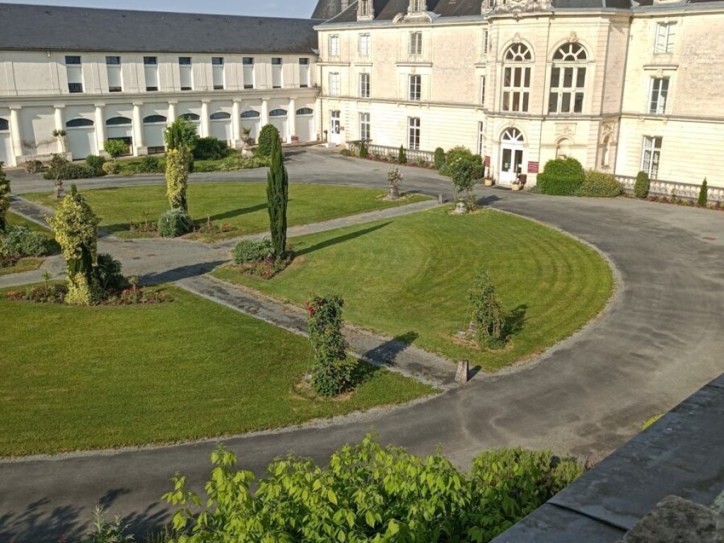 ehpad-du-centre-hospitalier-lanmary_featured_image-1