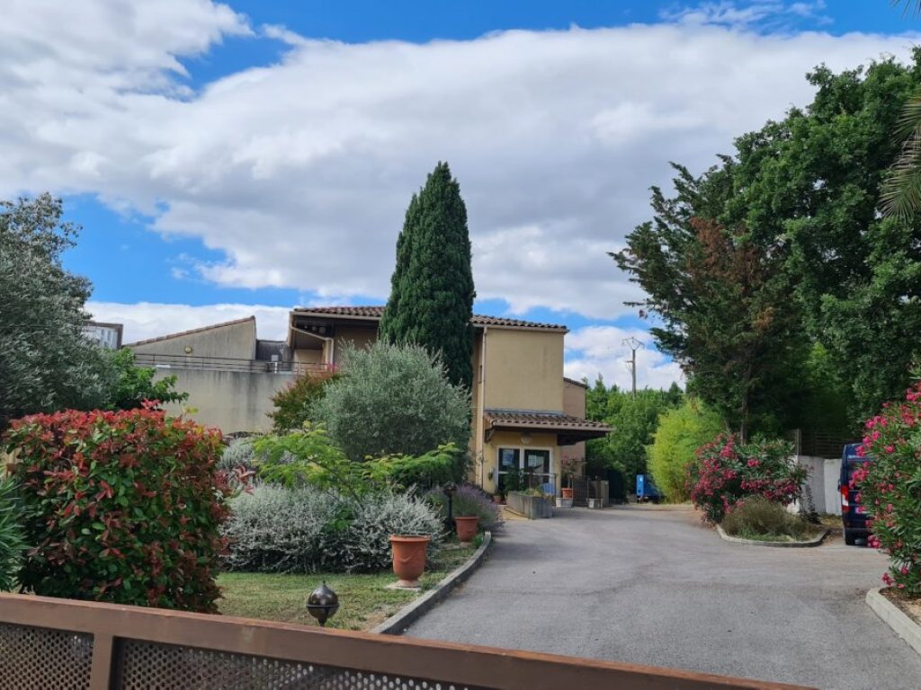ehpad-le-mas-des-oliviers-fondation-rollin_featured_image-1
