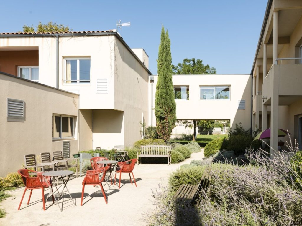 ehpad-les-jardins-medicis_featured_image-1