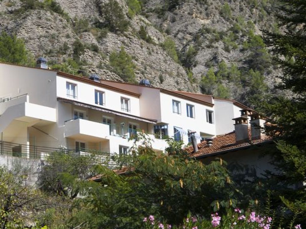 ehpad-les-vallees-de-desiree_featured_image-1