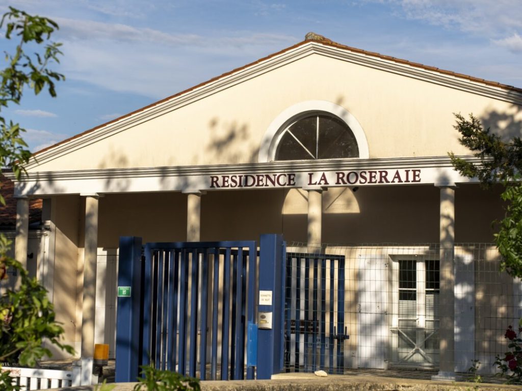ehpad-residence-la-roseraie_featured_image-2