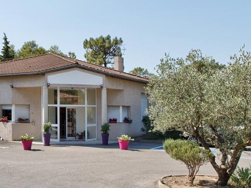 residence-de-la-tour_featured_image-1